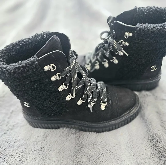CHANEL black boots - Picture 3 of 10